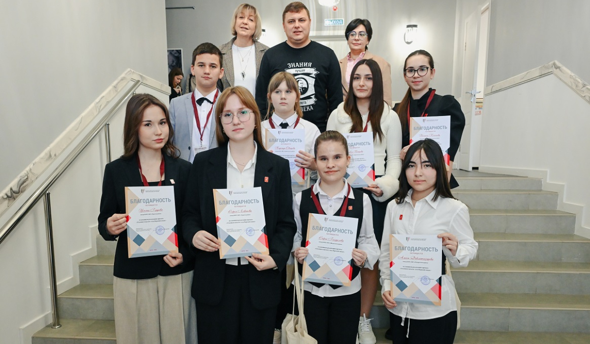 В Курске юные корреспонденты получили пресс-карты Союза журналистов России