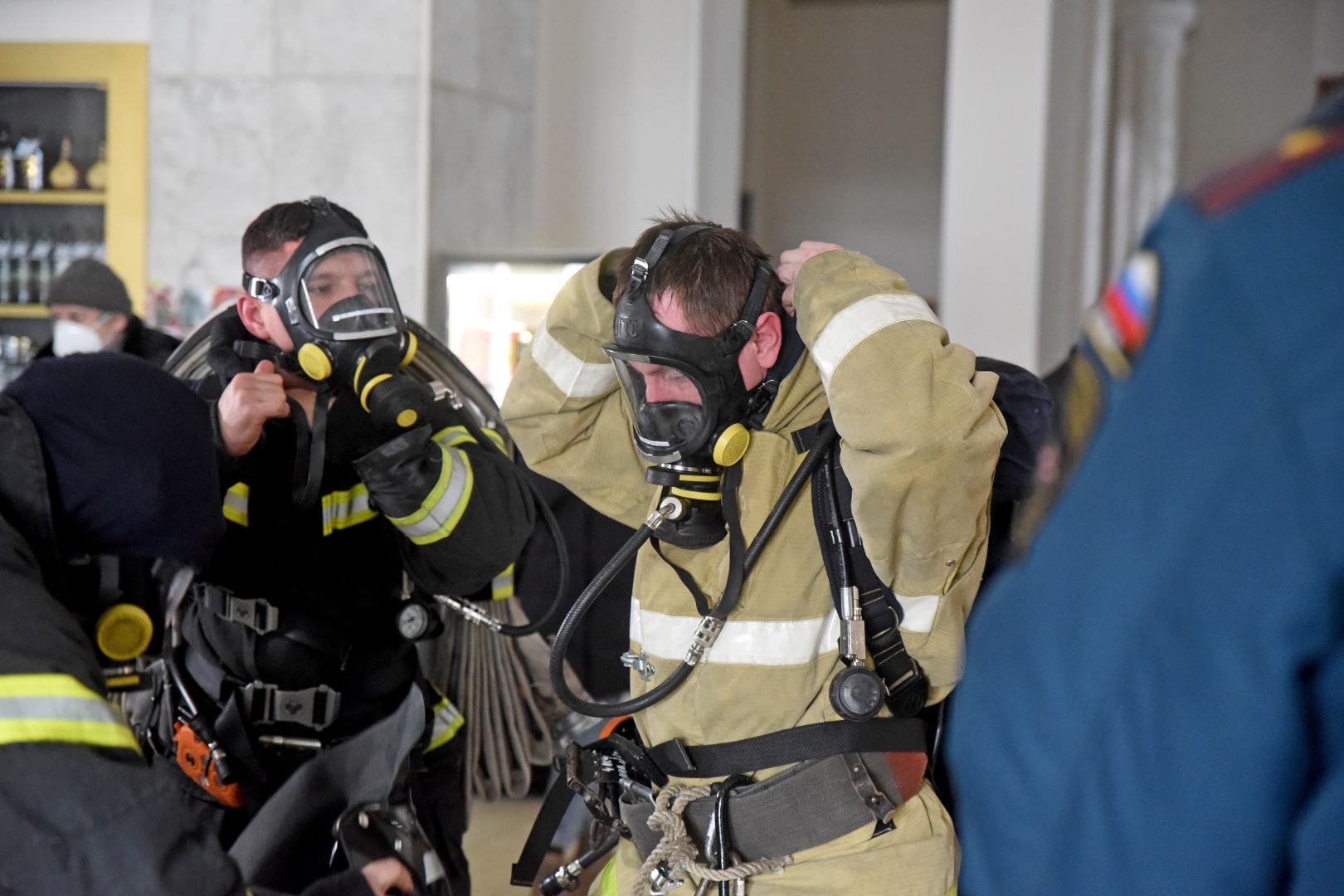 Учения в Курске сегодня. Спасатели тренируются на веревках. Нападение на пожарную часть в Курске.